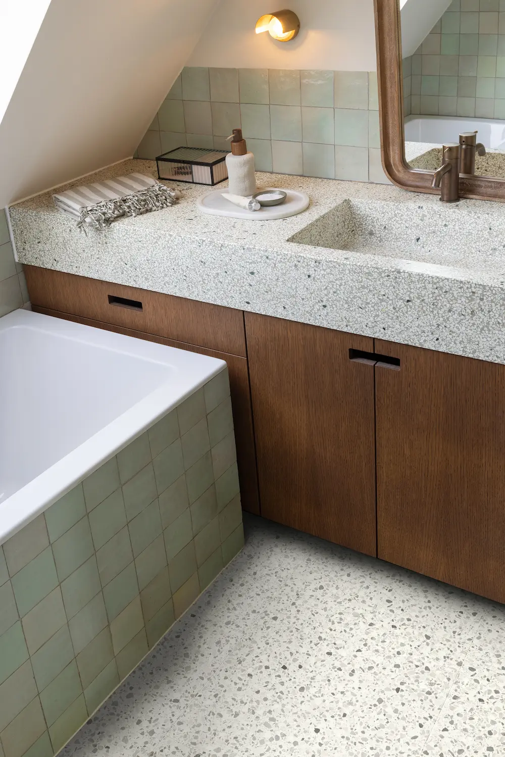 Moduleo LayRed Bolzano Medium Tile 46112