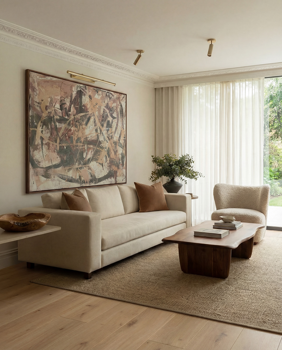 sofa, woonkamer, abstracte kunst, salontafel, gordijnen