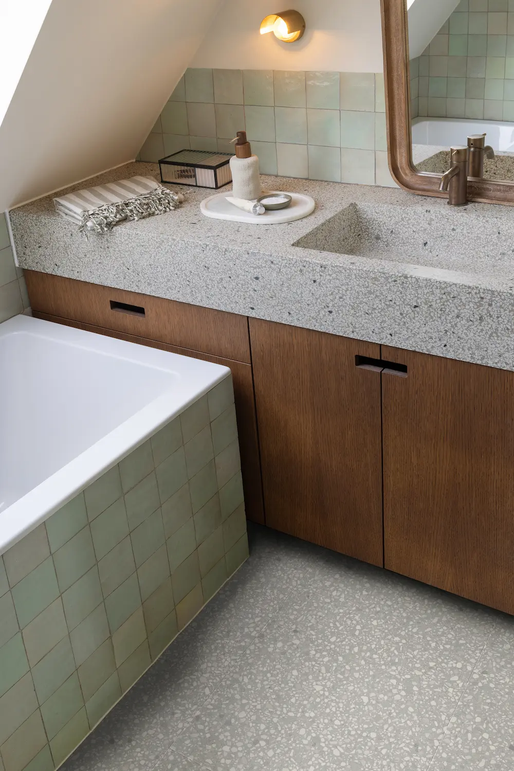 Moduleo LayRed Bolzano Medium Tile 46944