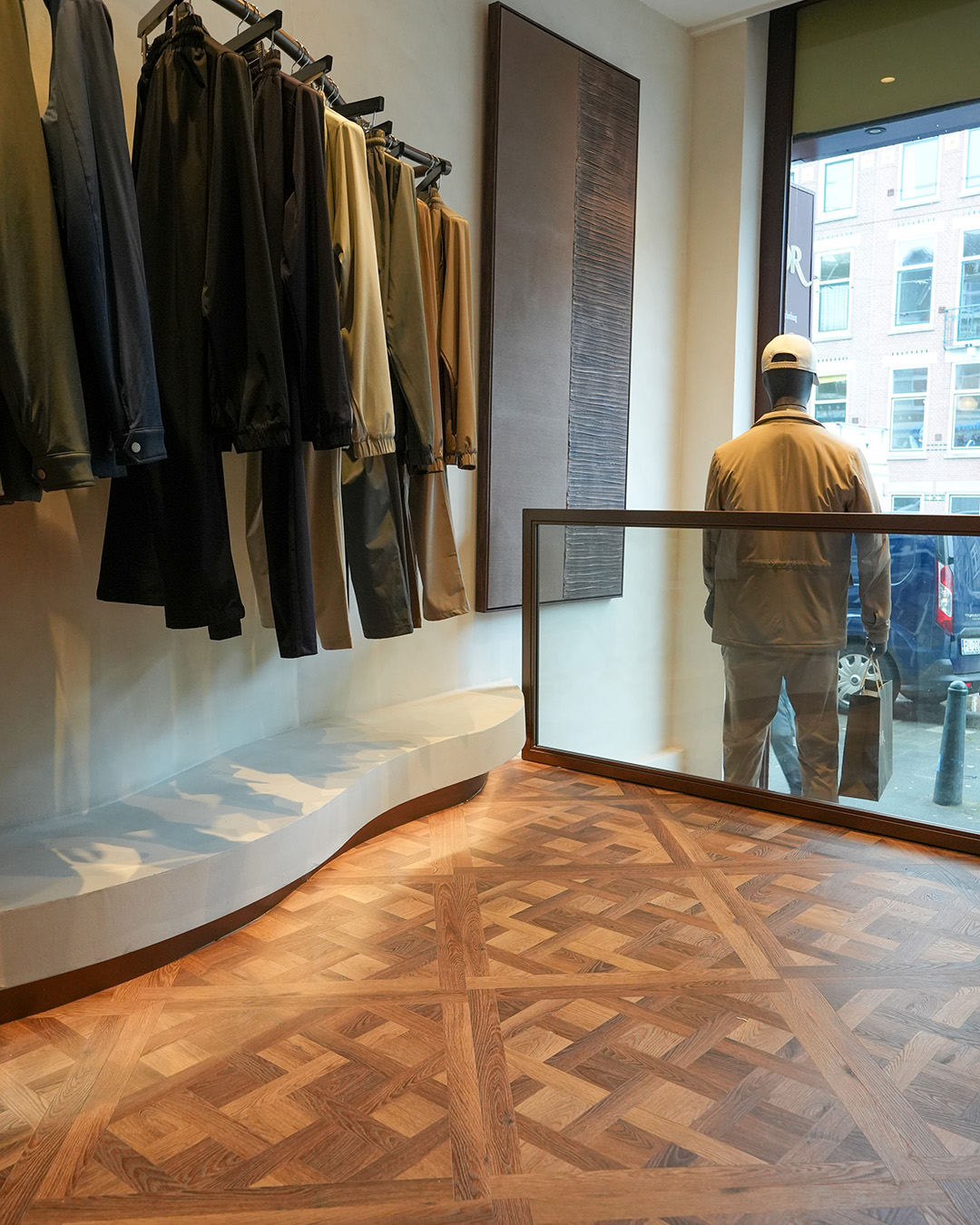 jassen, jassenrekken, kledingwinkel, mannequin, capuchon?