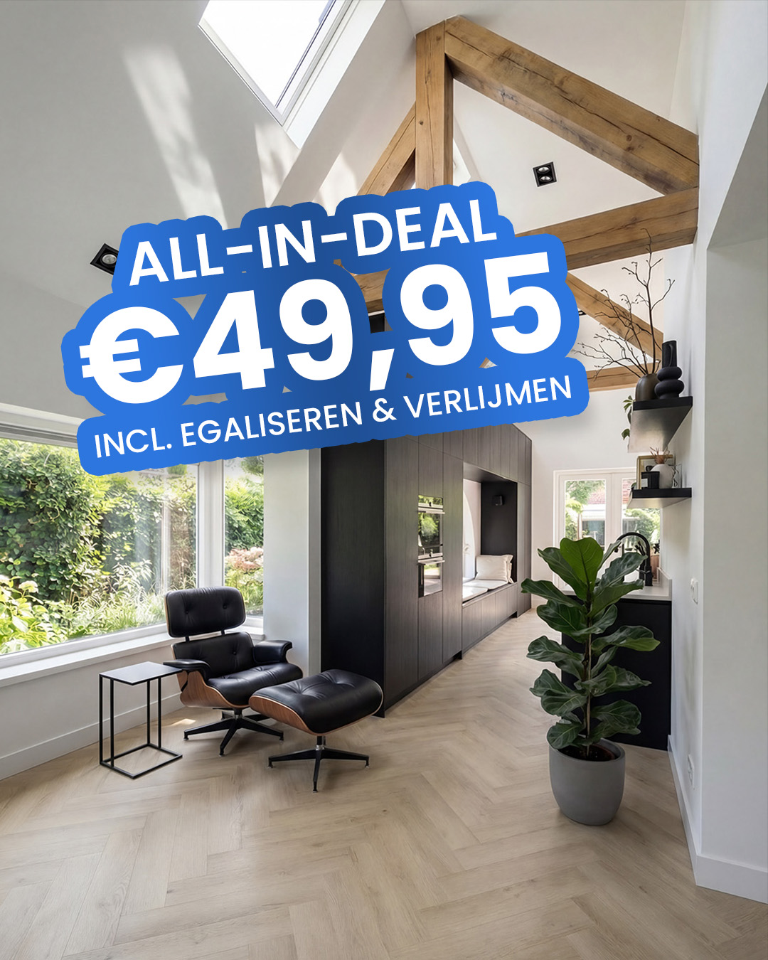 interieur, woonkamer, houten plafondbalken, L-vleugelstoel, plant