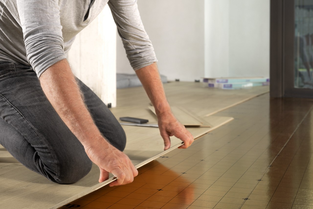 Interieurontwerp, Hout, Volwassene, Man, Persoon