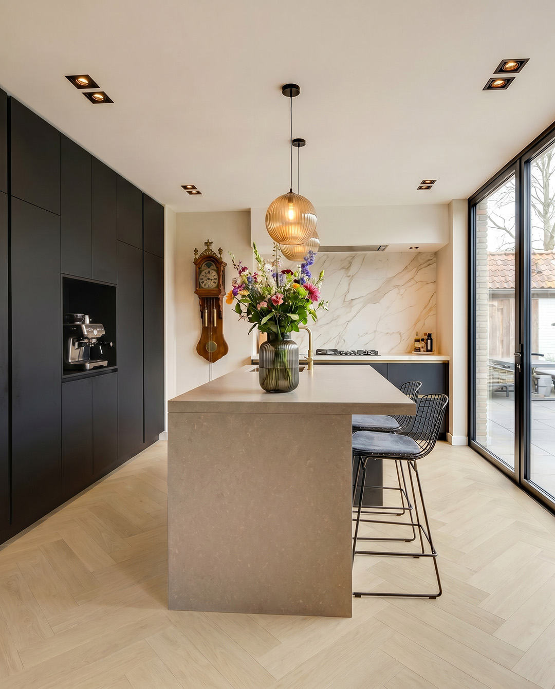 keuken, eiland, kookeiland, grijs, bloemen