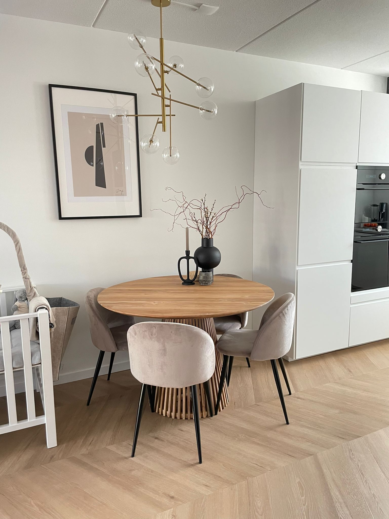 eettafel, houten tafel, vierkante tafel, vierpoot, moderne stijl