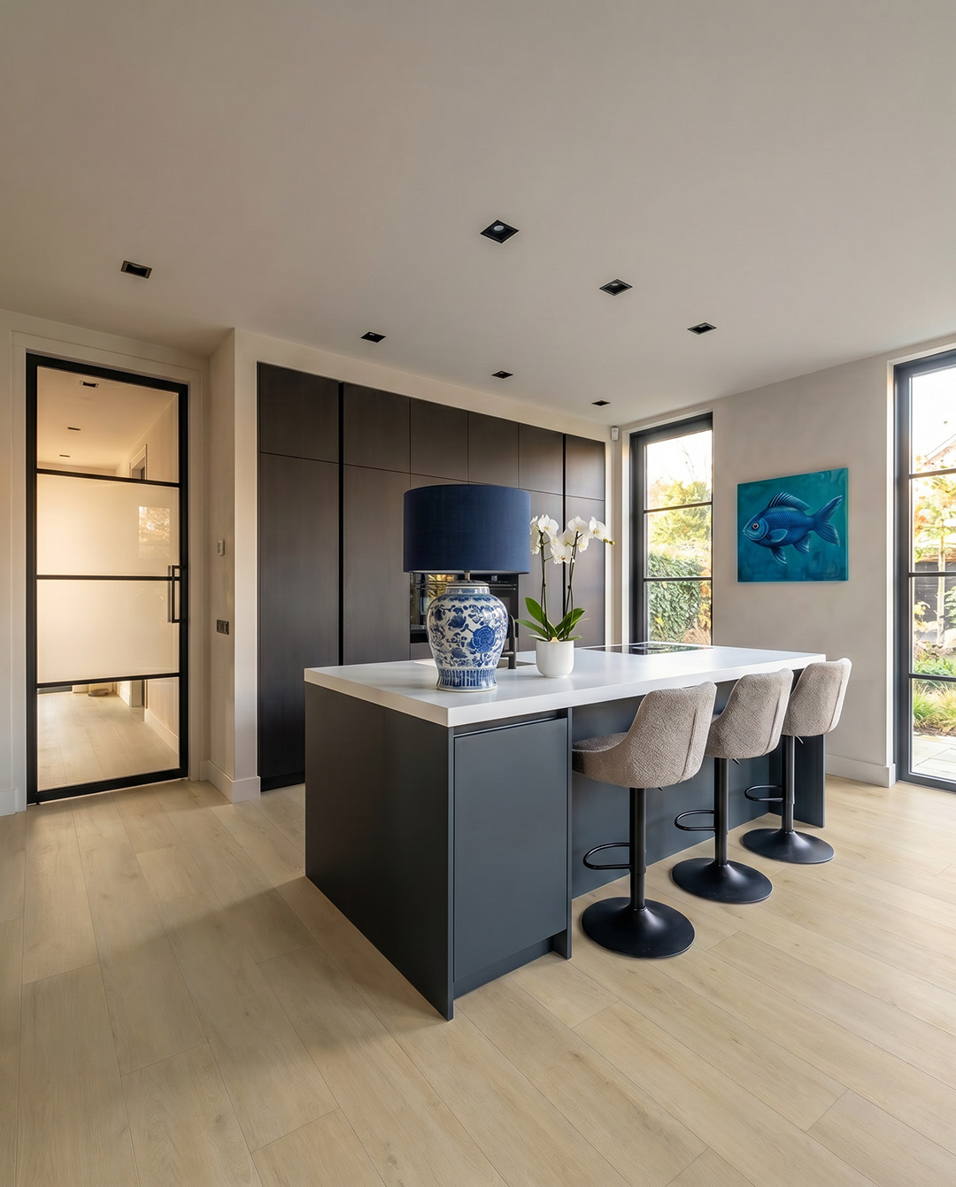 keuken, eiland, barstoel, kroonluchter/lamp, blauw