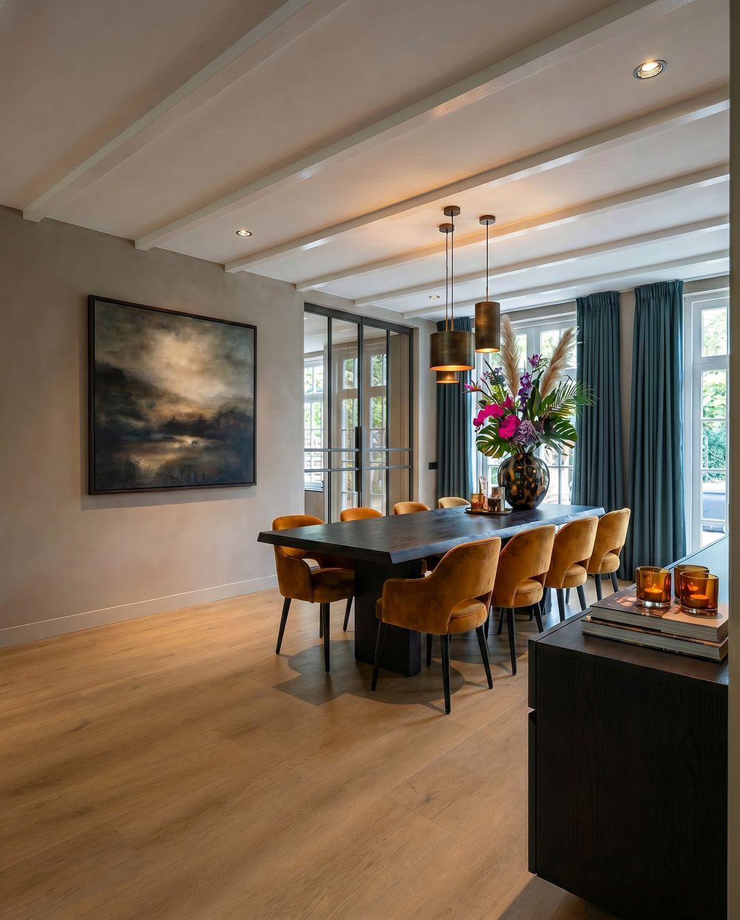eetkamertafel, eettafel, houten vloer, kamerdecoratie, opstelling tafel
