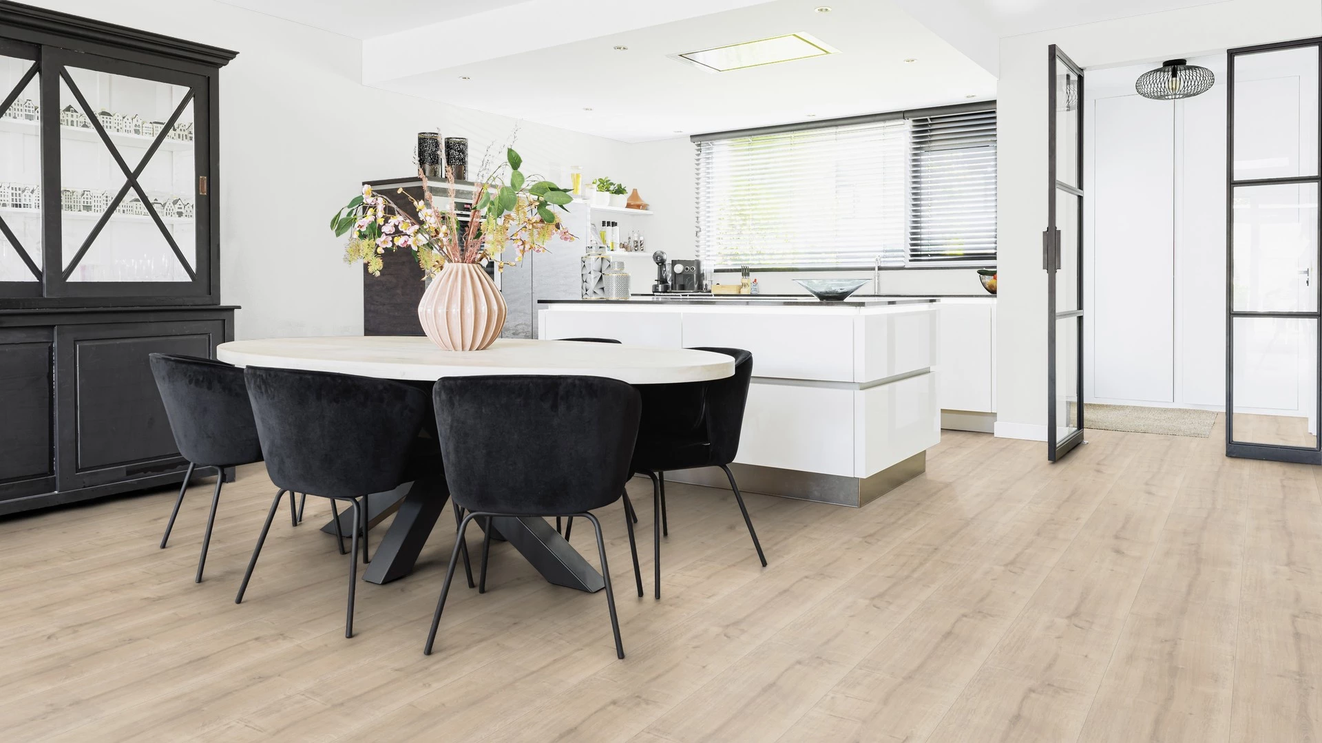 Egger Kingsize vgroef 8mm Hamilton Eiken Creme 107
