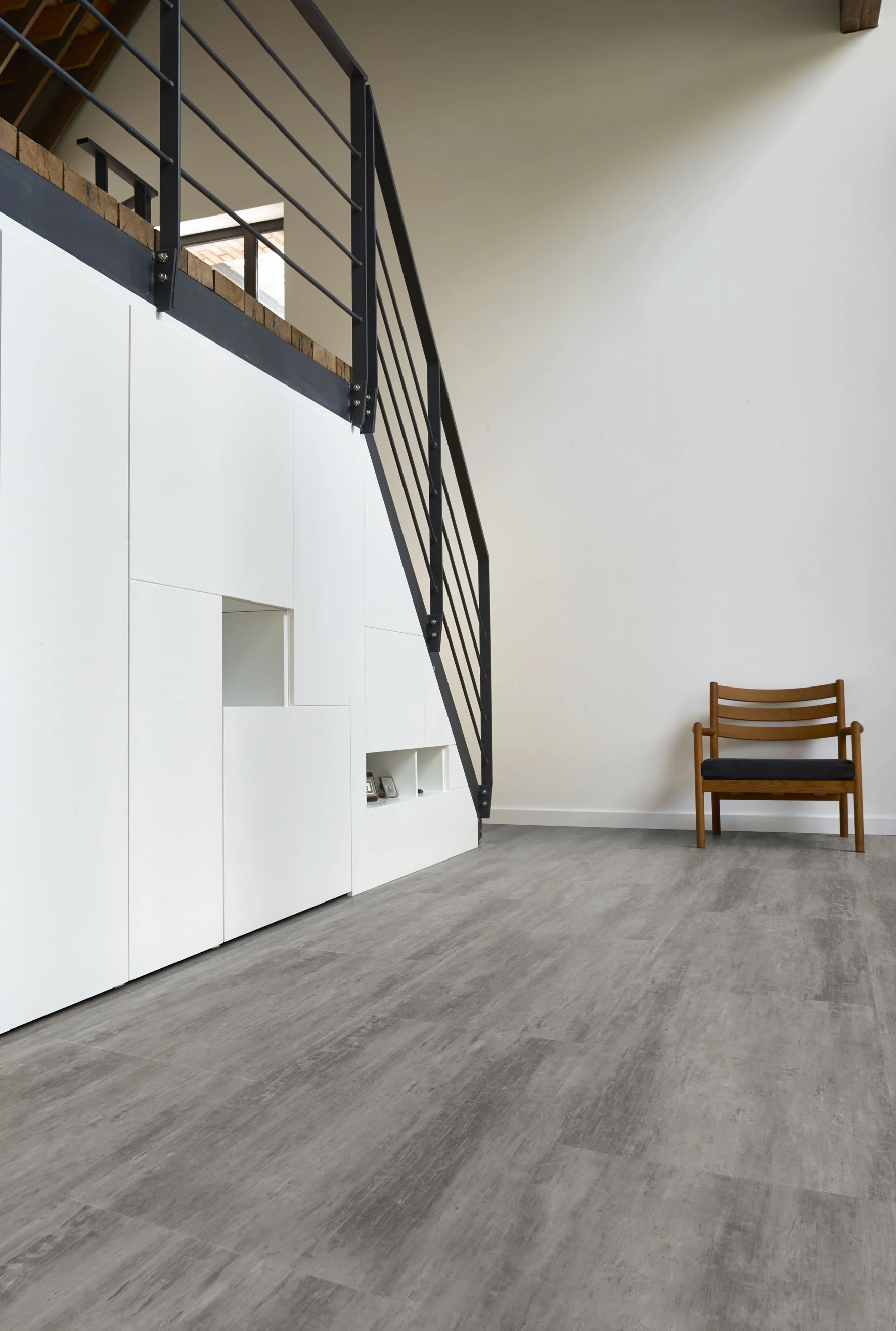 COREtec Essentials Tile Series Weathered Concrete 03